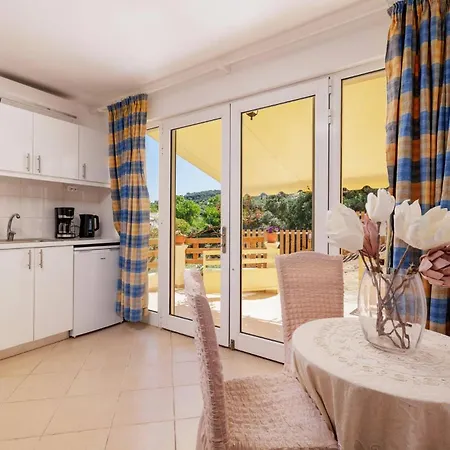 Dimakos By Απραός