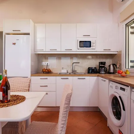 Dimakos By * Apraósz